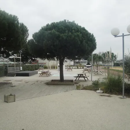 Ulvf Les Beaupins Aldeamento Turístico
