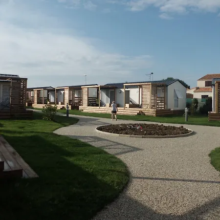 Ulvf Les Beaupins Holiday park 3*