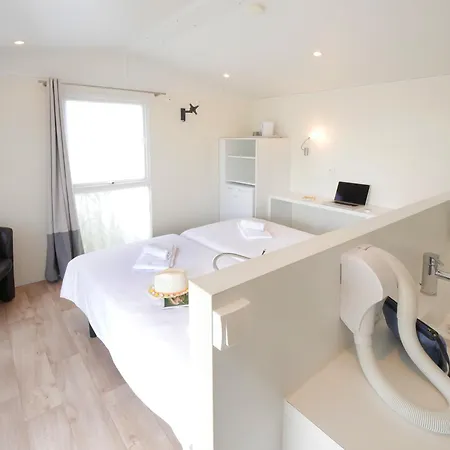 Ulvf Les Beaupins Aldeamento Turístico Saint-Denis-dʼOléron