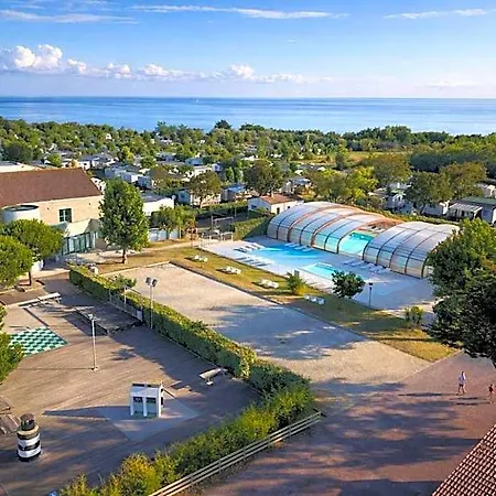 Ulvf Les Beaupins Kompleks wypoczynkowy 3*