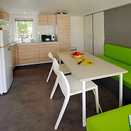 Ulvf Les Beaupins Kompleks wypoczynkowy 3*