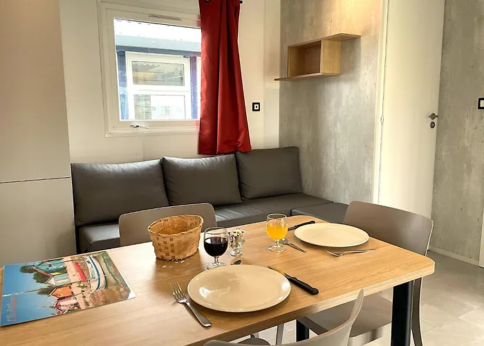 Ulvf Les Beaupins Aldeamento Turístico Saint-Denis-dʼOléron